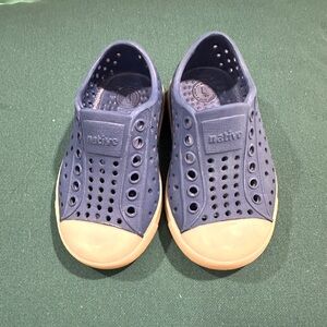 Navy blue Natives - size 5 glow in the dark 💫💫